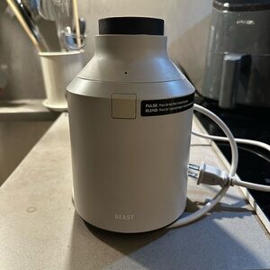 Beast grey b10 Blender Base only good condition